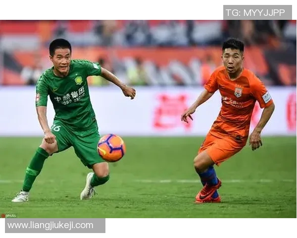 鲁能与国安激战正酣进球被吹引发争议球迷反应热烈